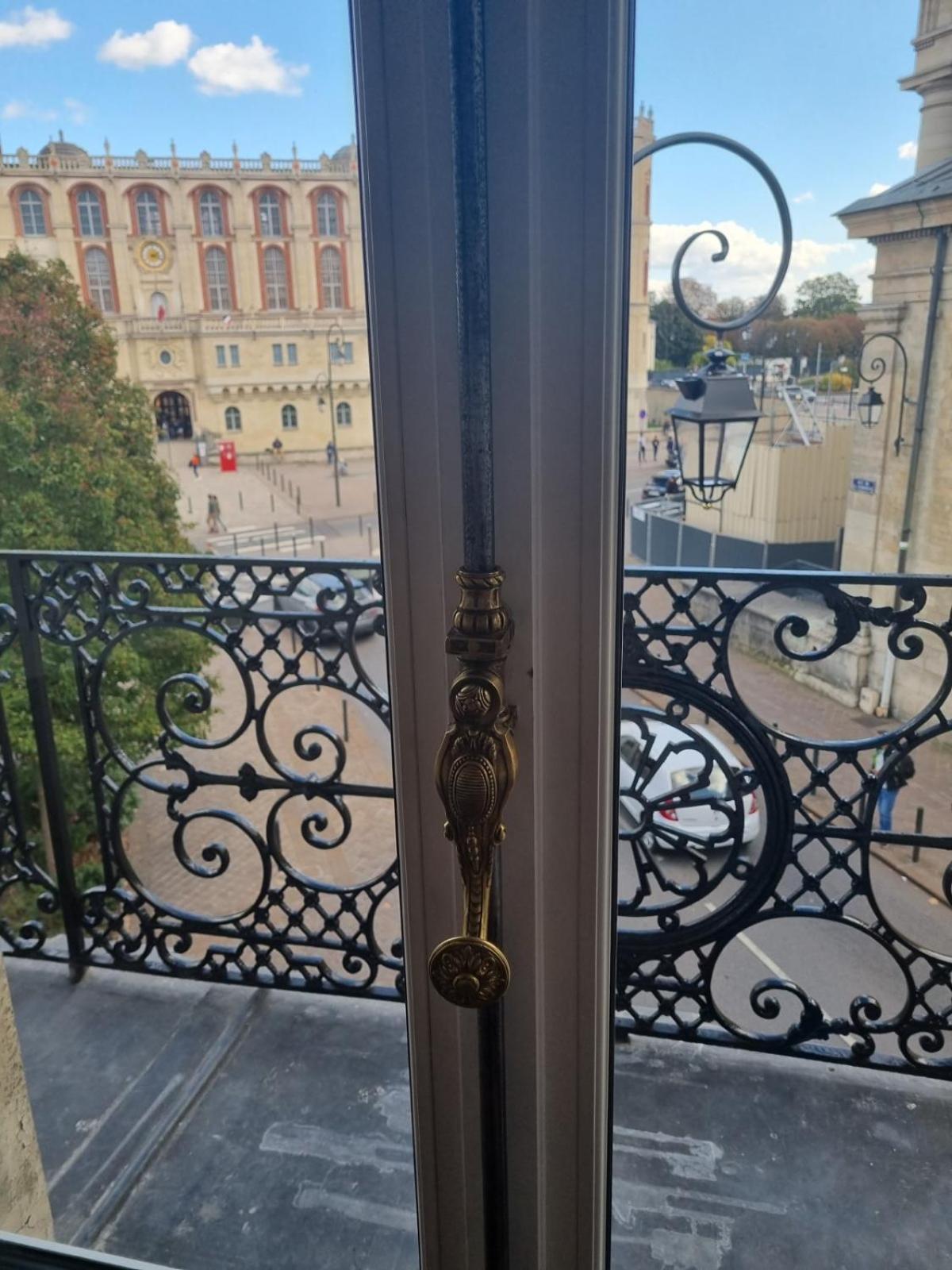 Face Chateau St Germain En Laye, Appartement 4 A 6 Personnes, 23 Min De Paris Champs-Elysees Saint-Germain-en-Laye ภายนอก รูปภาพ